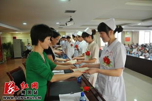 致敬白衣天使，擘畫優(yōu)質(zhì)護(hù)理新藍(lán)圖——區(qū)人民醫(yī)院隆重召開護(hù)士節(jié)表彰暨優(yōu)質(zhì)護(hù)理服務(wù)推廣會