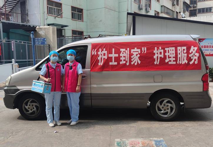 "護(hù)理服務(wù)結(jié)束后,馬先生向護(hù)士們表達(dá)了謝意